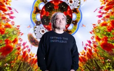 Chris Holmes and Cosm Unveil a Mesmerizing Kaleidoscopic Audiovisual Adventure